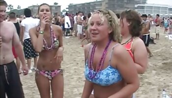 Oma Stally sexvideos mit reifen frauen weiß, wie man ihre Muschi im Freien zum Knallen bringt