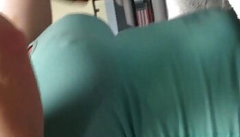 Hot Teen Little Candy prallt mit ihrem engen kleinen Arsch reife frauen videos auf den Schwanz des Liebhabers